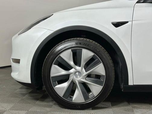 Pearl White Multi-Coat 2023 Tesla Model Y Long Range Dual Motor All-Wheel Drive