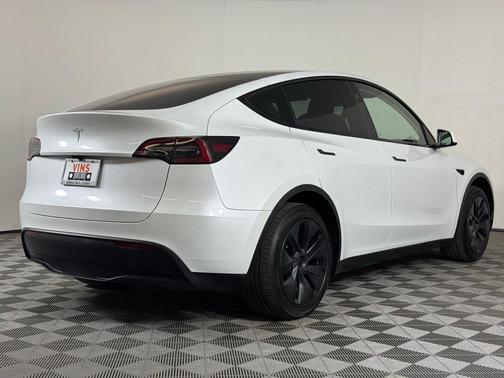 2025 Tesla Model Y Long Range Dual Motor All-Wheel Drive