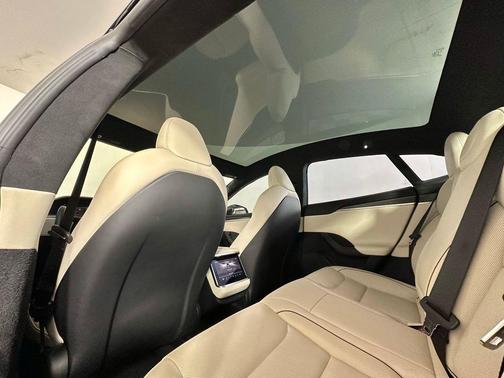 2022 Tesla Model S Plaid