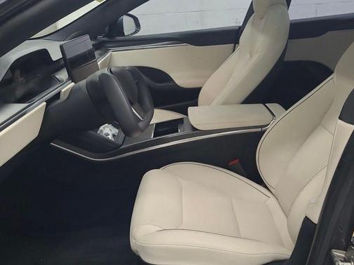 2022 Tesla Model S Plaid