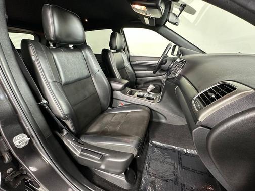 Granite Crystal Metallic Clearcoat 2021 Jeep Grand Cherokee Laredo