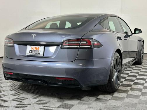 2022 Tesla Model S Base