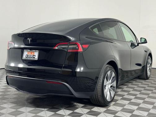 2024 Tesla Model Y Standard Range
