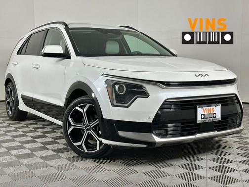 Snow White Pearl 2023 Kia Niro Touring