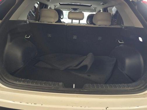 Snow White Pearl 2023 Kia Niro Touring