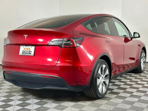 2024 Tesla Model Y Long Range Dual Motor All-Wheel Drive