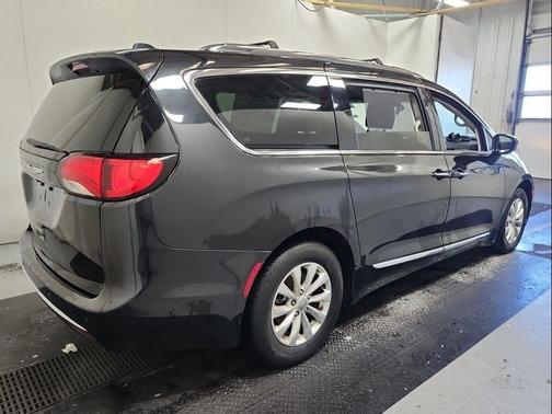 2018 Chrysler Pacifica Touring-L