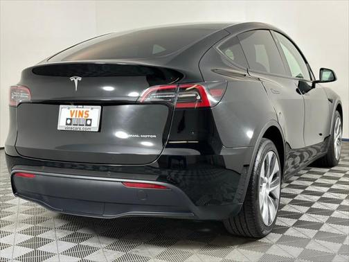 2022 Tesla Model Y Long Range Dual Motor All-Wheel Drive