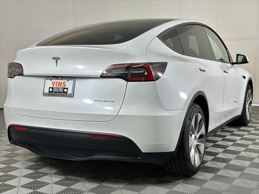 2022 Tesla Model Y Long Range Dual Motor All-Wheel Drive