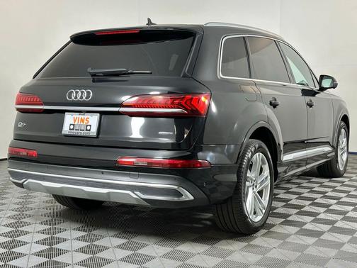 2023 Audi Q7 55 Premium Plus