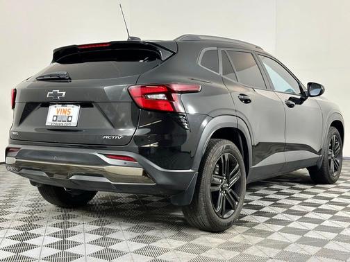 Mosaic Black Metallic 2025 Chevrolet Trax FWD ACTIV