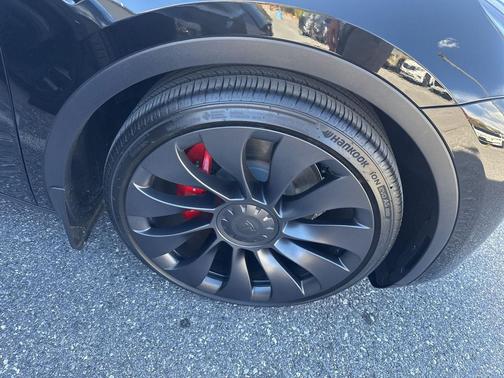 2024 Tesla Model Y Performance Dual Motor All-Wheel Drive