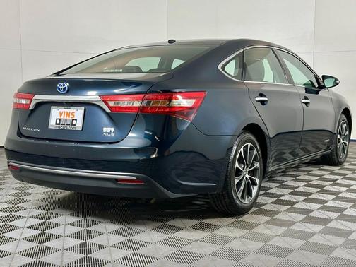 2017 Toyota Avalon Hybrid XLE Premium
