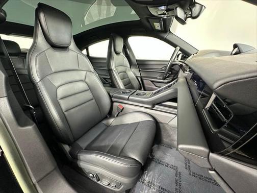 2022 Porsche Taycan Base