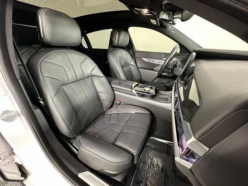 2023 BMW 760 i xDrive
