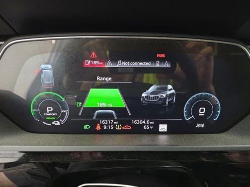 2019 Audi e-tron Premium Plus