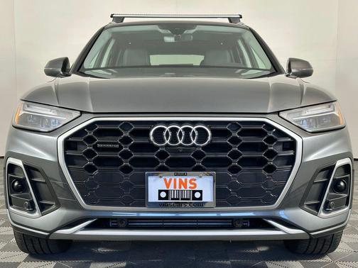 Daytona Gray Pearl Effect 2024 Audi Q5 45 S line Premium Plus