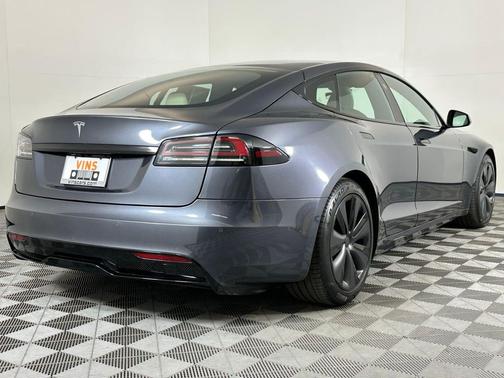 2022 Tesla Model S Base