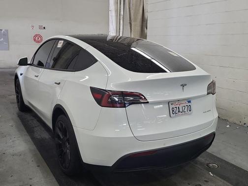 2022 Tesla Model Y Long Range Dual Motor All-Wheel Drive