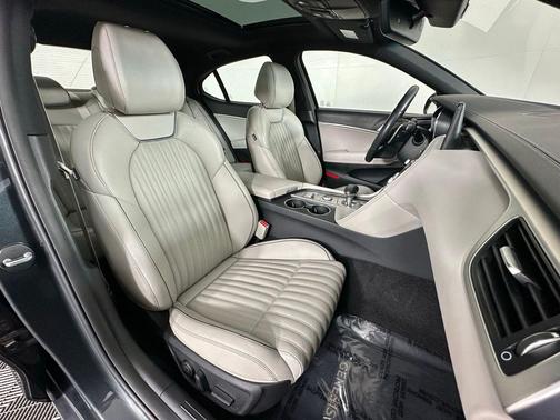 2023 Genesis G70 2.0T AWD