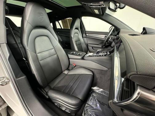2023 Porsche Panamera 4