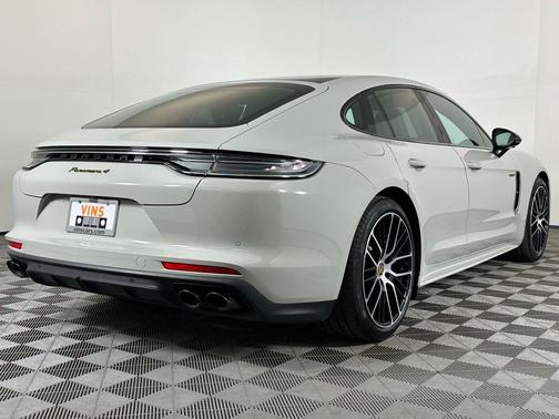 2023 Porsche Panamera 4
