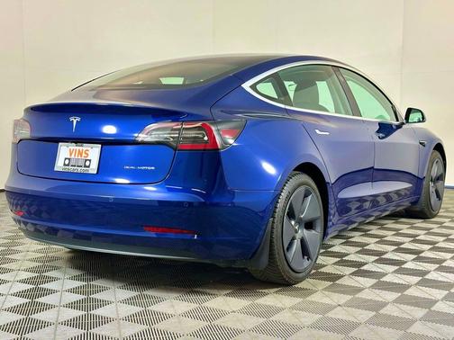 Deep Blue Metallic 2018 Tesla Model 3 Long Range