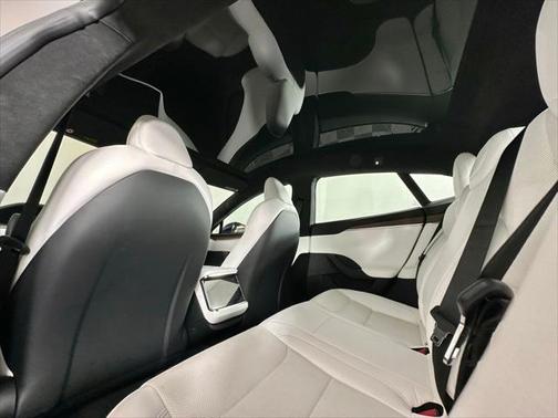 2022 Tesla Model S Base