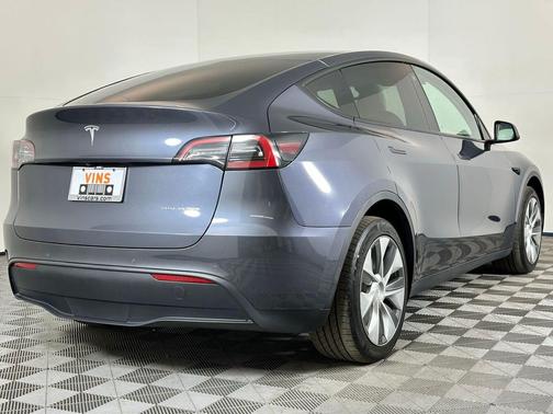 2022 Tesla Model Y Long Range Dual Motor All-Wheel Drive