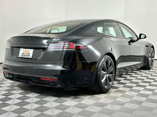 2022 Tesla Model S Base