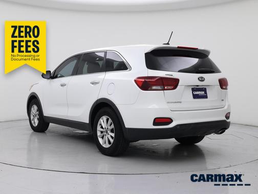 White 2019 Kia Sorento LX