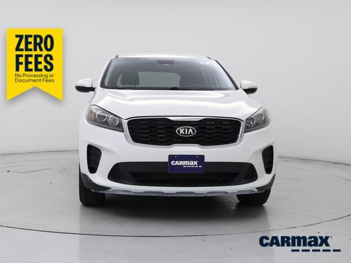 White 2019 Kia Sorento LX