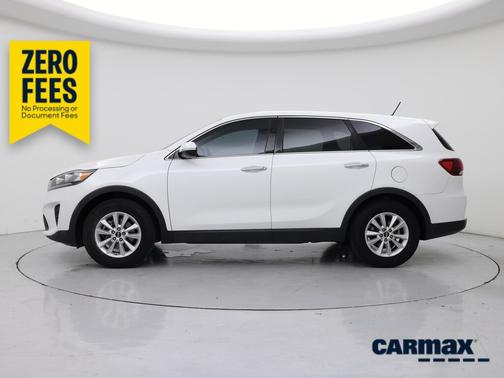 White 2019 Kia Sorento LX