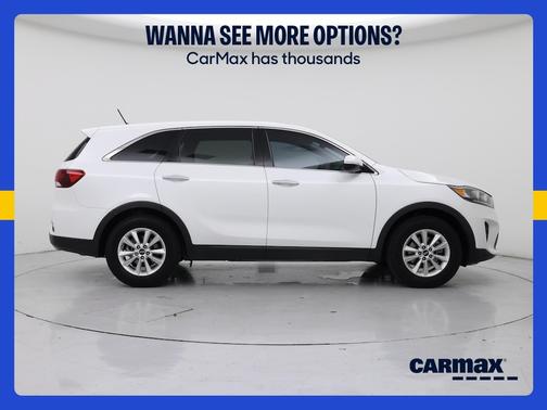 White 2019 Kia Sorento LX