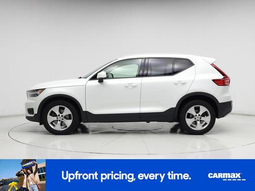 2021 Volvo XC40 T4 Momentum