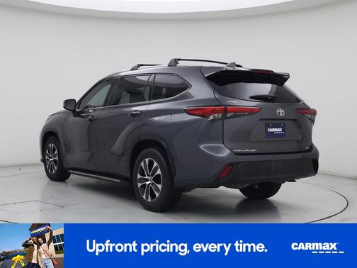 Gray 2022 Toyota Highlander XLE