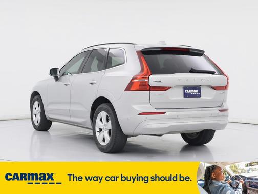 2022 Volvo XC60 B5 Momentum