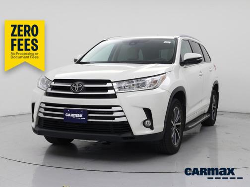 White 2018 Toyota Highlander XLE