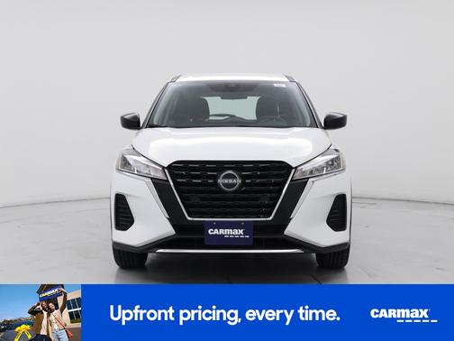 White 2022 Nissan Kicks S