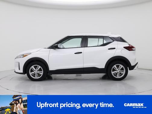 White 2022 Nissan Kicks S