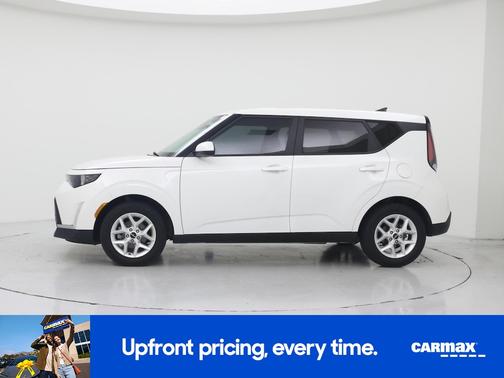 White 2024 Kia Soul LX