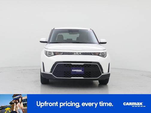 White 2024 Kia Soul LX