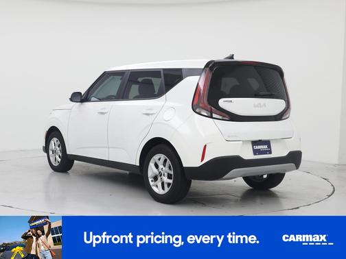 White 2024 Kia Soul LX