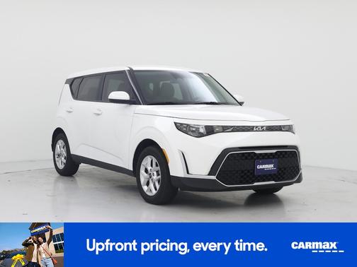 White 2024 Kia Soul LX