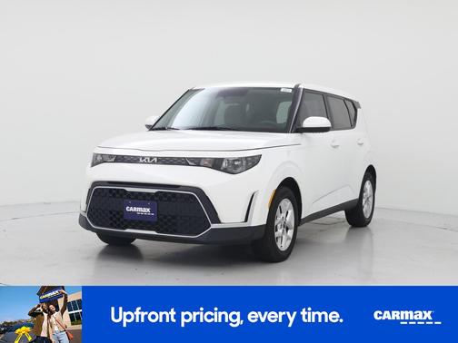 White 2024 Kia Soul LX