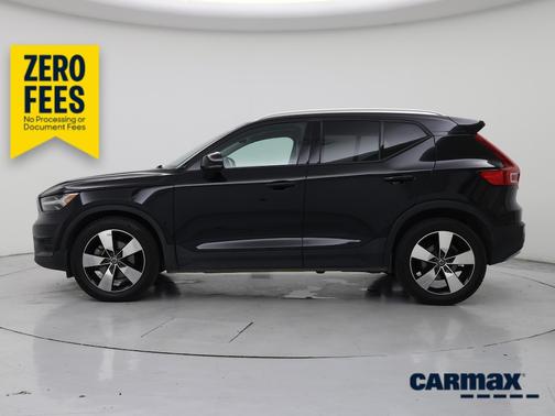 Black 2020 Volvo XC40 T5 Momentum