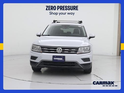 Gray 2018 Volkswagen Tiguan SE