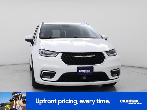 White 2023 Chrysler Pacifica Touring
