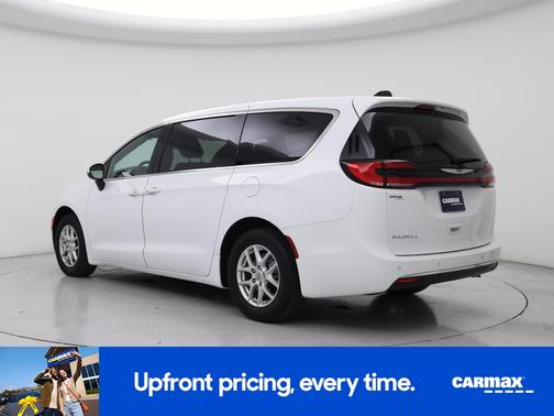 White 2023 Chrysler Pacifica Touring