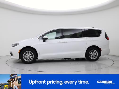 White 2023 Chrysler Pacifica Touring